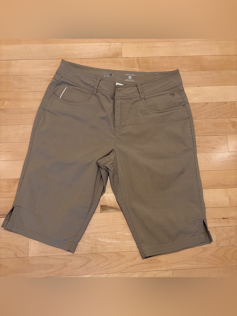 Mountain Hardwear Women’s Performance Bermuda Shorts - Brown - size 8
